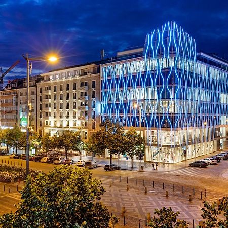 Jalta Boutique Hotel Praga Exterior foto The building at night