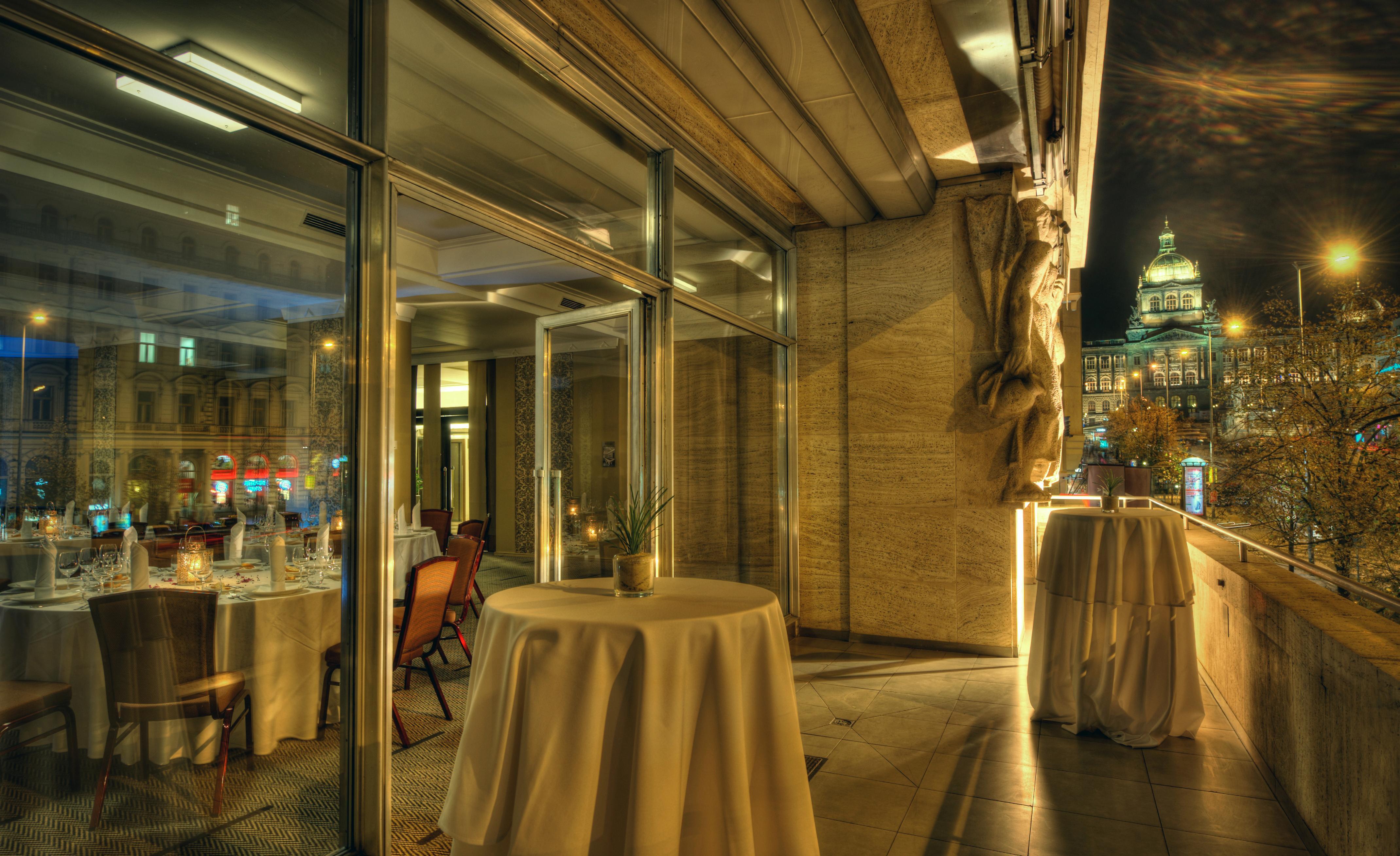 Jalta Boutique Hotel Praga Exterior foto The interior of the restaurant